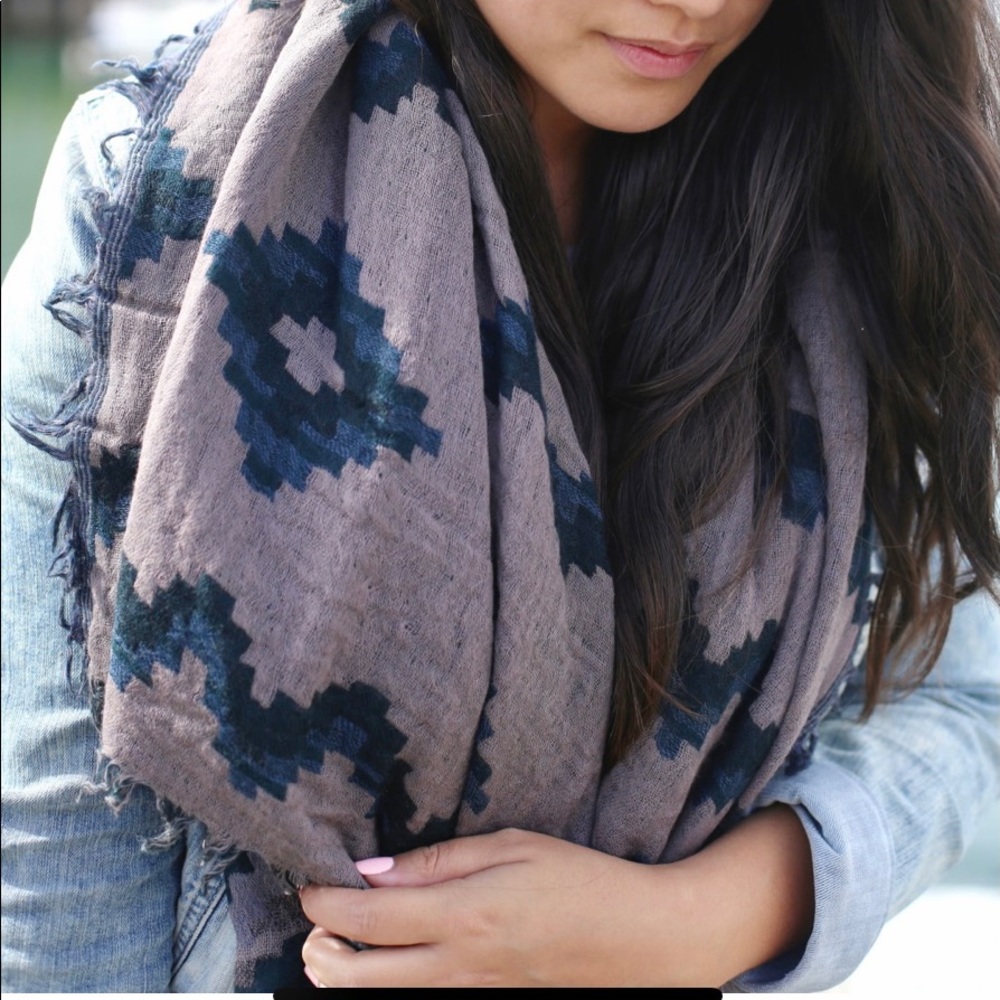 Aritzia Wilfred Diamond Mosaic Blanket Scarf
